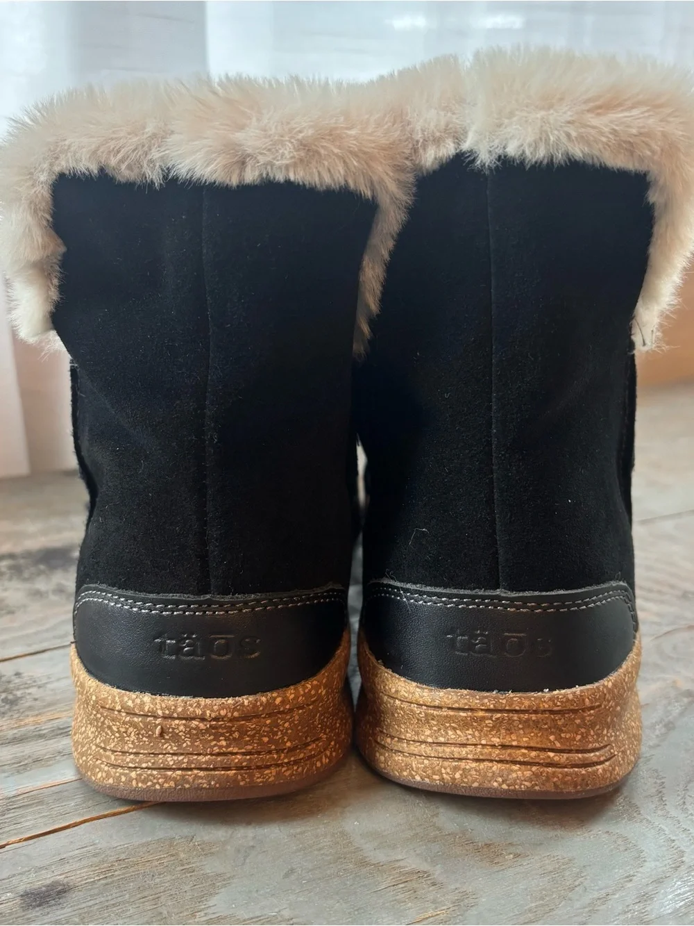 NWOT Taos black suede faux fur boots | size 9